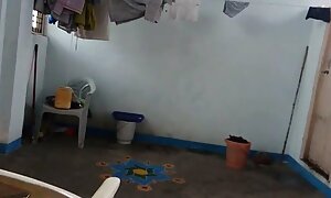 पुलिस ने न्यू सेक्सी हिंदी मूवी घुसपैठियों गड़बड़