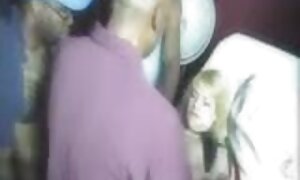 कैमरा के साथ बेडरूम में एक जवान औरत के साथ मिठाई और इंग्लिश फुल सेक्सी फिल्म एक रूसी सेक्स के छात्र