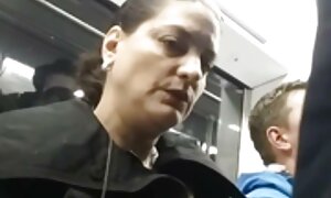 बाथरूम में जुड़वां गड़बड़ सेक्स करते हुए हिंदी मूवी