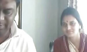 वनपाल के जंगल में एक बूढ़ी औरत को पकड़ने और नीचे पेड़ काटने के कारण उसे मूवी सेक्स पिक्चर बकवास